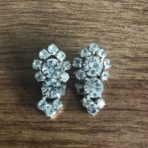 BEAUTIFUL VINTAGE CRYSTAL CLIP ON EARRINGS GREAT FOR WEDDING AND PARTY